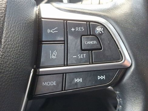 Used 2020 Toyota Highlander XLE image 24