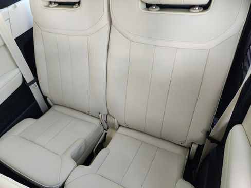 Used 2024 Land Rover Range Rover Long Wheelbase SE image 32