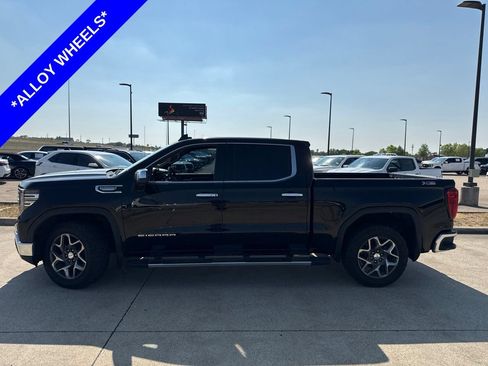 Used 2023 GMC Sierra 1500 SLT AWD/4WD image 3