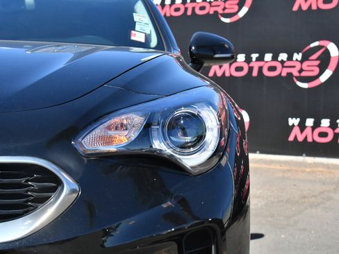 Used 2019 Kia Stinger RWD image 11