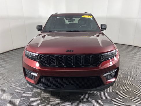 Used 2023 Jeep Grand Cherokee Altitude image 12