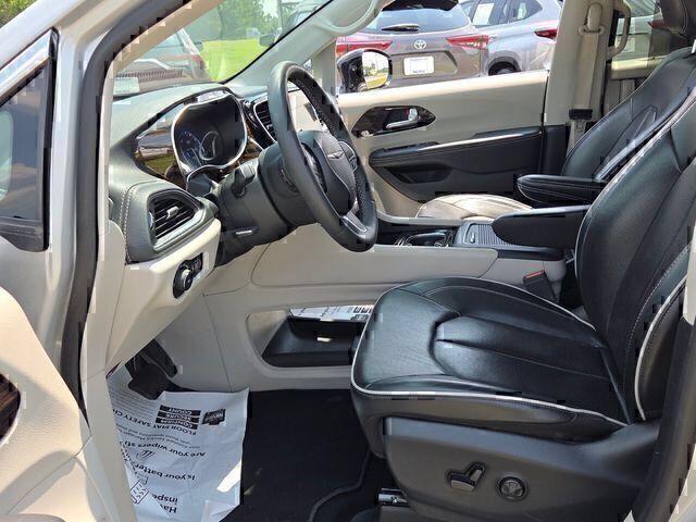 Used 2024 Chrysler Pacifica Limited FWD image 5