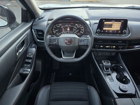 Certified 2025 Nissan Rogue SV image 14