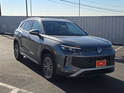 Certified 2025 Volkswagen Tiguan S FWD image 2