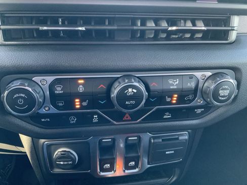 Used 2025 Jeep Wrangler Sport image 42