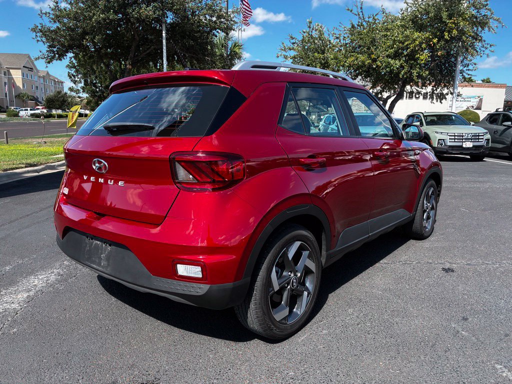 Used 2025 Hyundai Venue Limited FWD image 5