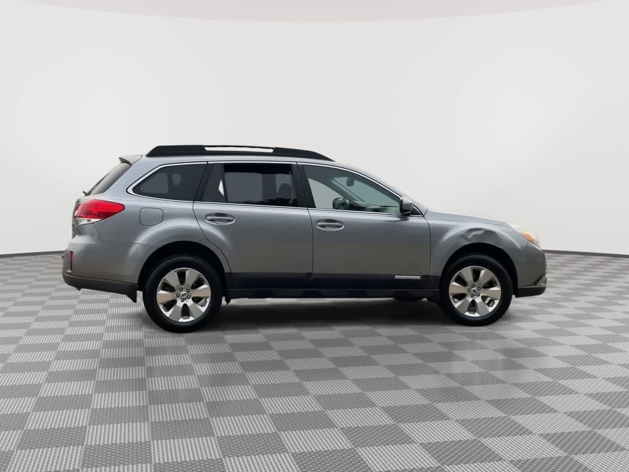Used 2011 Subaru Outback 3.6R Limited w/ PWR Moonroof Pkg AWD/4WD image 9