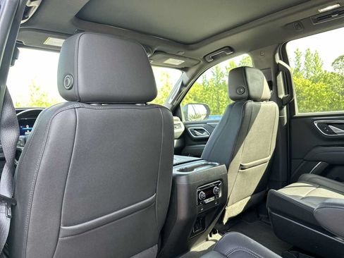 Used 2022 Chevrolet Tahoe Z71 w/ Luxury Package AWD/4WD image 19