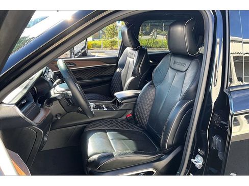 Used 2024 Jeep Grand Cherokee Summit AWD/4WD image 25
