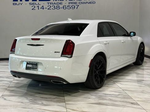 Used 2023 Chrysler 300 Touring L w/ Popular Equipment Group RWD image 6