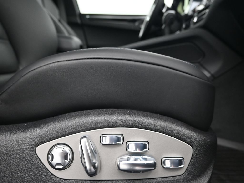 Used 2026 Porsche Macan AWD/4WD image 15