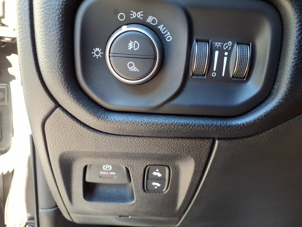 Used 2021 RAM 1500 Laramie w/ Sport Appearance Package AWD/4WD image 18