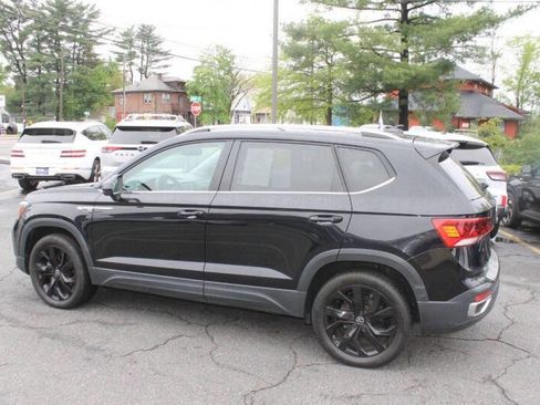 Used 2022 Volkswagen Taos SE w/ Panoramic Sunroof Package image 10