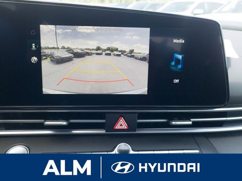 New 2025 Hyundai Elantra Limited image 22