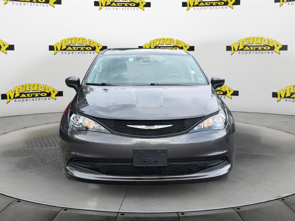 Used 2023 Chrysler Voyager LX FWD image 8