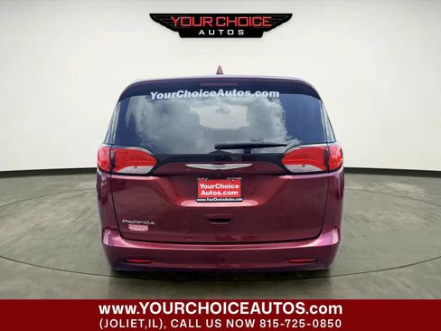 Used 2017 Chrysler Pacifica Touring FWD image 4