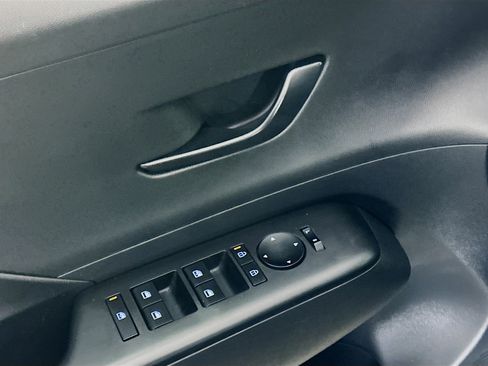 Used 2025 Hyundai Kona SEL image 15