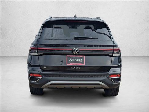 Certified 2025 Volkswagen Taos SE image 10
