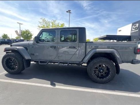 Used 2022 Jeep Gladiator Sport AWD/4WD image 5