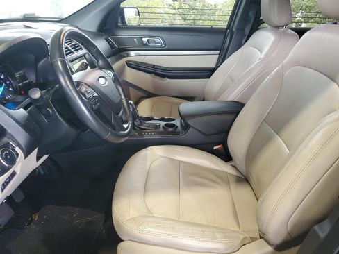 Used 2018 Ford Explorer XLT w/ Equipment Group 202A FWD image 18