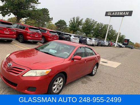 Used 2011 Toyota Camry LE FWD image 1