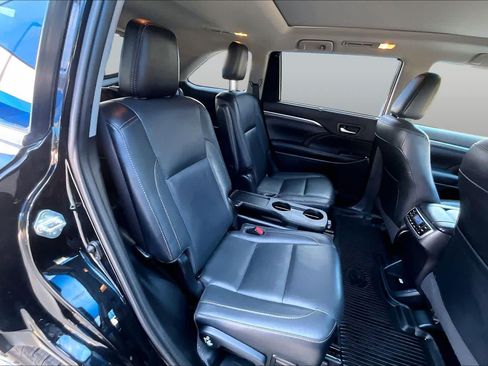 Used 2019 Toyota Highlander Limited Platinum AWD/4WD image 20