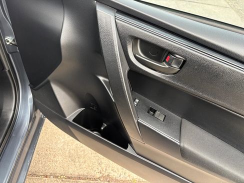 Used 2017 Toyota Corolla SE FWD image 23