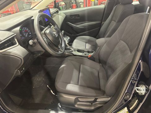 Used 2025 Toyota Corolla LE FWD image 6