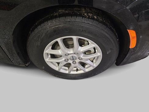 Used 2024 Chrysler Pacifica Touring-L image 34