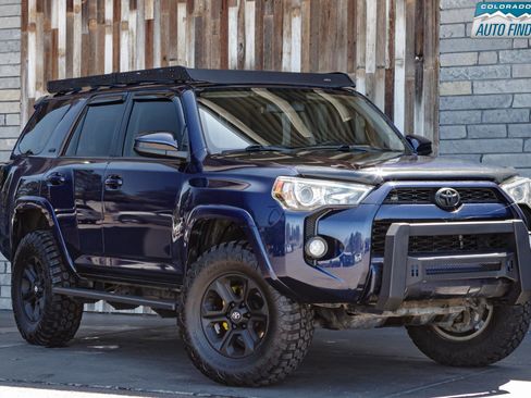 Used 2018 Toyota 4Runner SR5 AWD/4WD image 9
