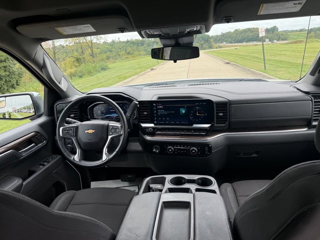 Used 2024 Chevrolet Silverado 1500 LT AWD/4WD image 18
