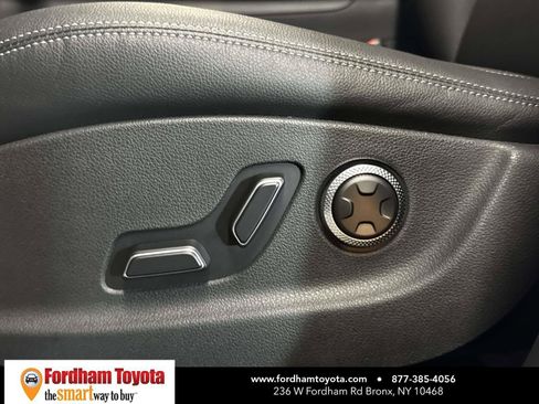 Used 2025 Genesis GV70 2.5T AWD/4WD image 18