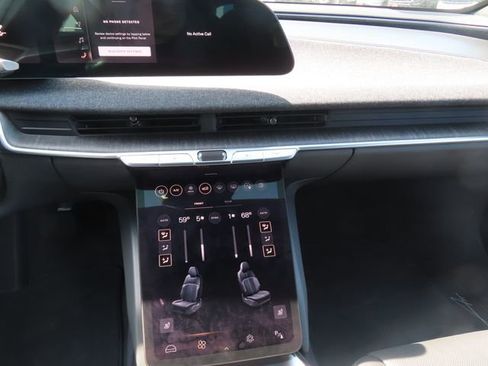 Used 2025 Lucid Air Pure RWD image 32