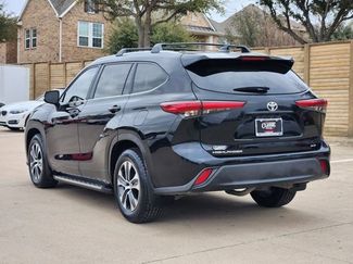 Used 2023 Toyota Highlander XLE video 3