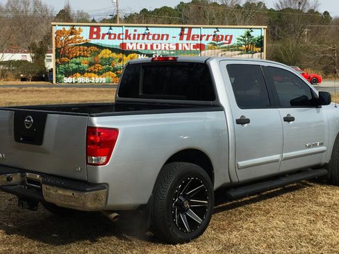 Used 2011 Nissan Titan SV w/ SV Value Truck Pkg image 6