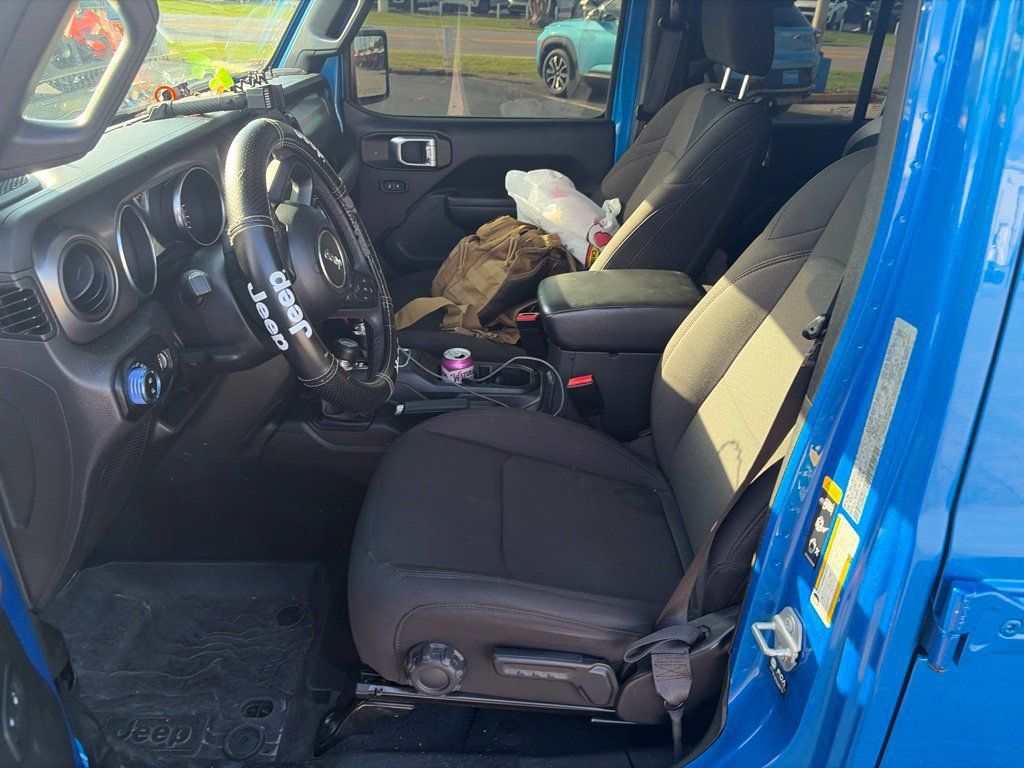 Used 2023 Jeep Gladiator Sport AWD/4WD image 6