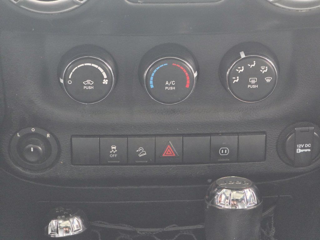Used 2011 Jeep Wrangler Unlimited Sahara w/ Connectivity Group AWD/4WD image 14