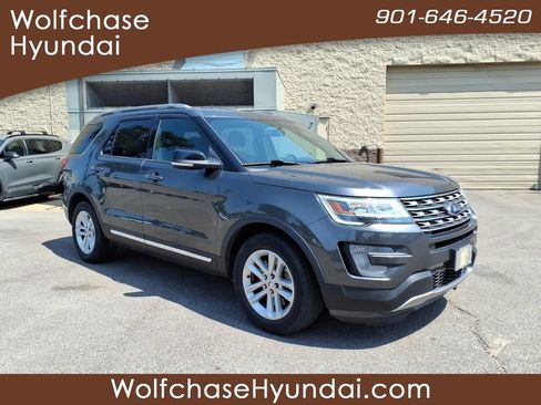 Used 2017 Ford Explorer XLT w/ Equipment Group 201A FWD image 7