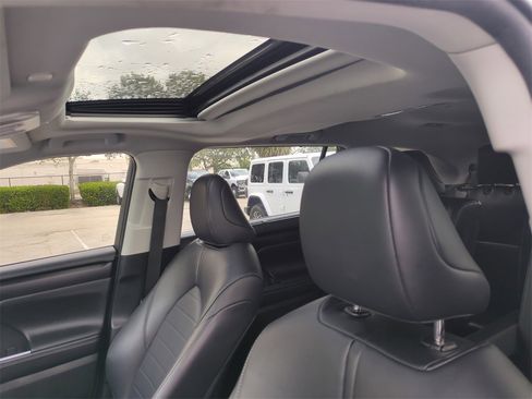 Used 2024 Toyota Highlander LE image 24