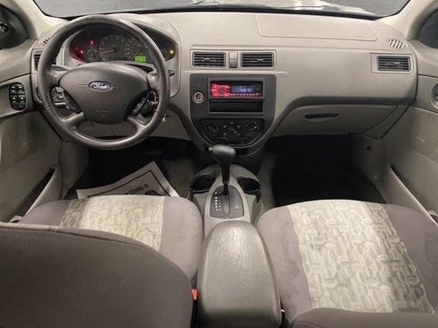 Used 2005 Ford Focus ZX4 Sedan image 12