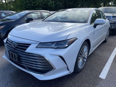Used 2020 Toyota Avalon Limited w/ Advanced Safety Package FWD image 2