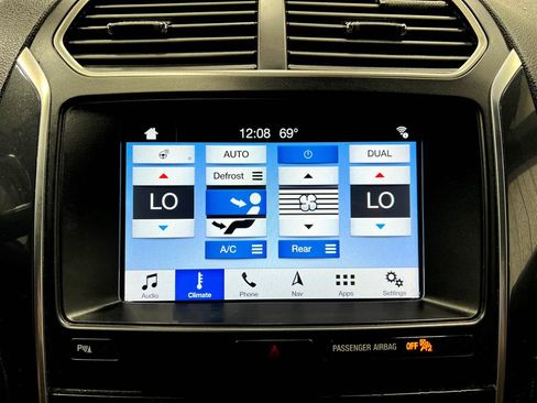 Used 2018 Ford Explorer XLT w/ Equipment Group 202A AWD/4WD image 28