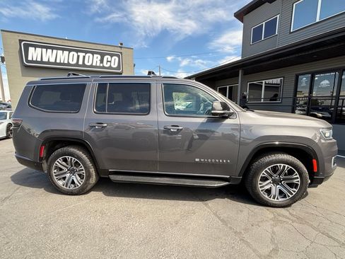 Used 2023 Jeep Wagoneer 4WD w/ Premium Group I image 5