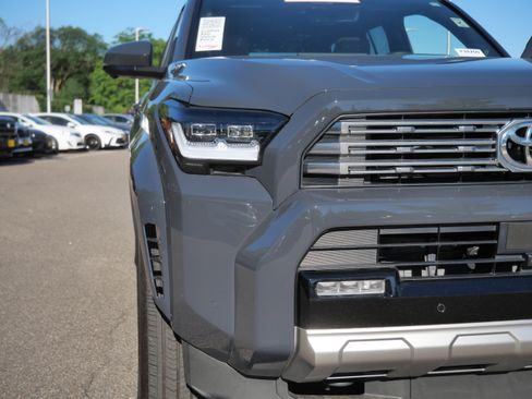 Used 2025 Toyota 4Runner Limited AWD/4WD image 17