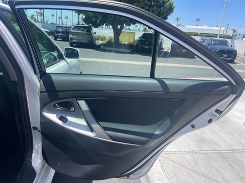 Used 2011 Toyota Camry SE w/ SE Extra-Value Pkg #1 FWD image 20