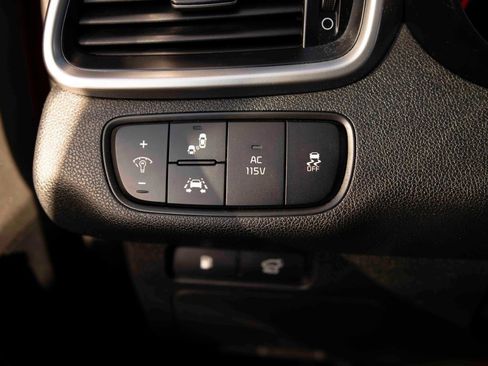 Used 2019 Kia Sorento SX image 11