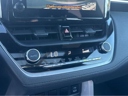 Used 2024 Toyota Corolla Cross SE image 28