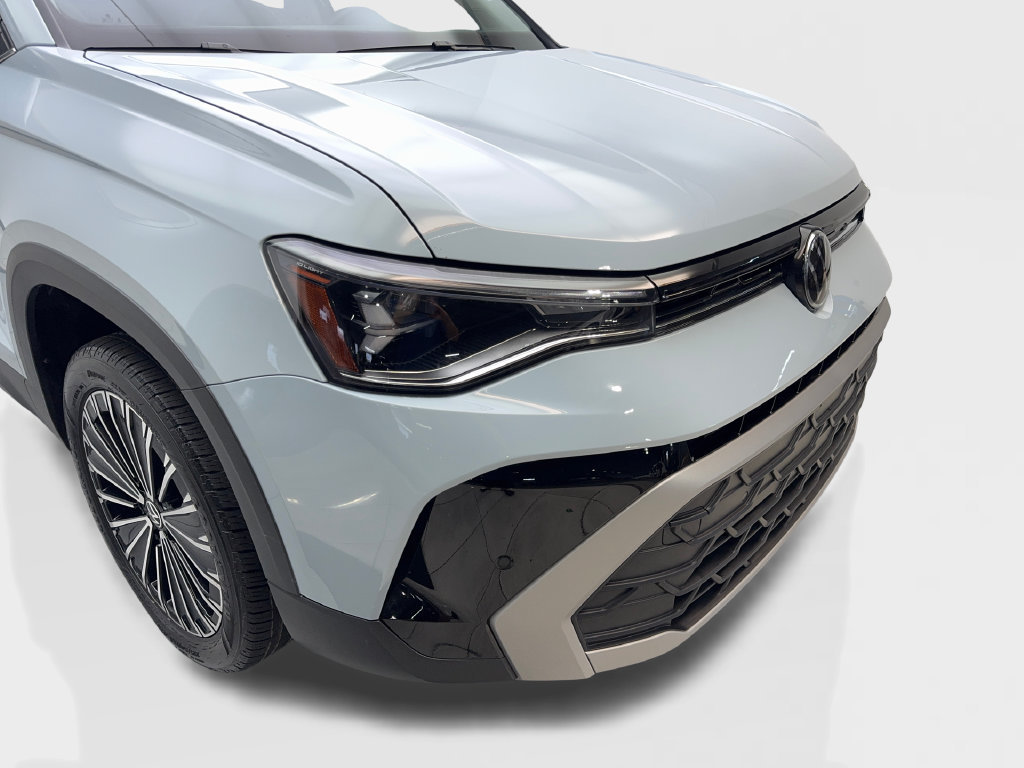 Used 2025 Volkswagen Taos SE FWD image 18