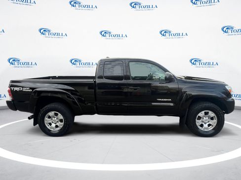 Used 2015 Toyota Tacoma 4x4 Access Cab V6 w/ TRD Off-Road Package image 6