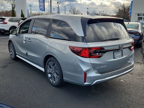 New 2026 Honda Odyssey Touring image 4